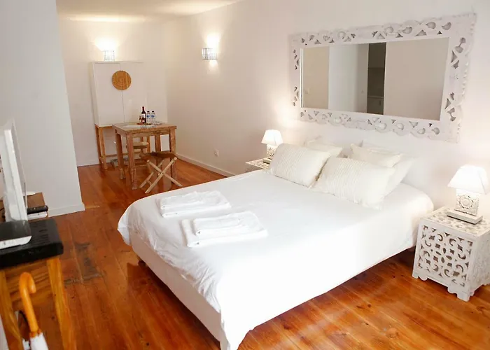 Old Fence - By Mayoral Apartment Lisbon