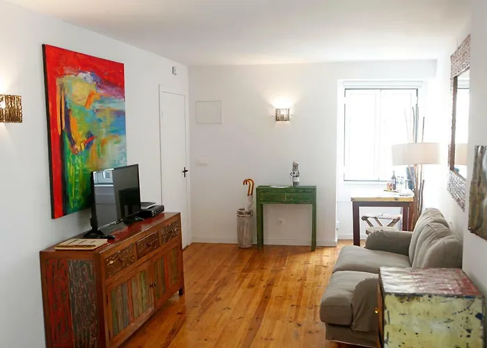 Old Fence - By Mayoral Apartment *