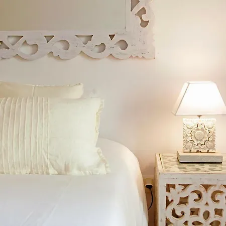 Апартаменти Old Fence - By Mayoral